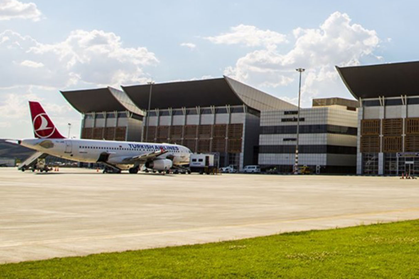 HAVALİMANINDA UÇUŞLAR GÜNDÜZE ALINIYOR