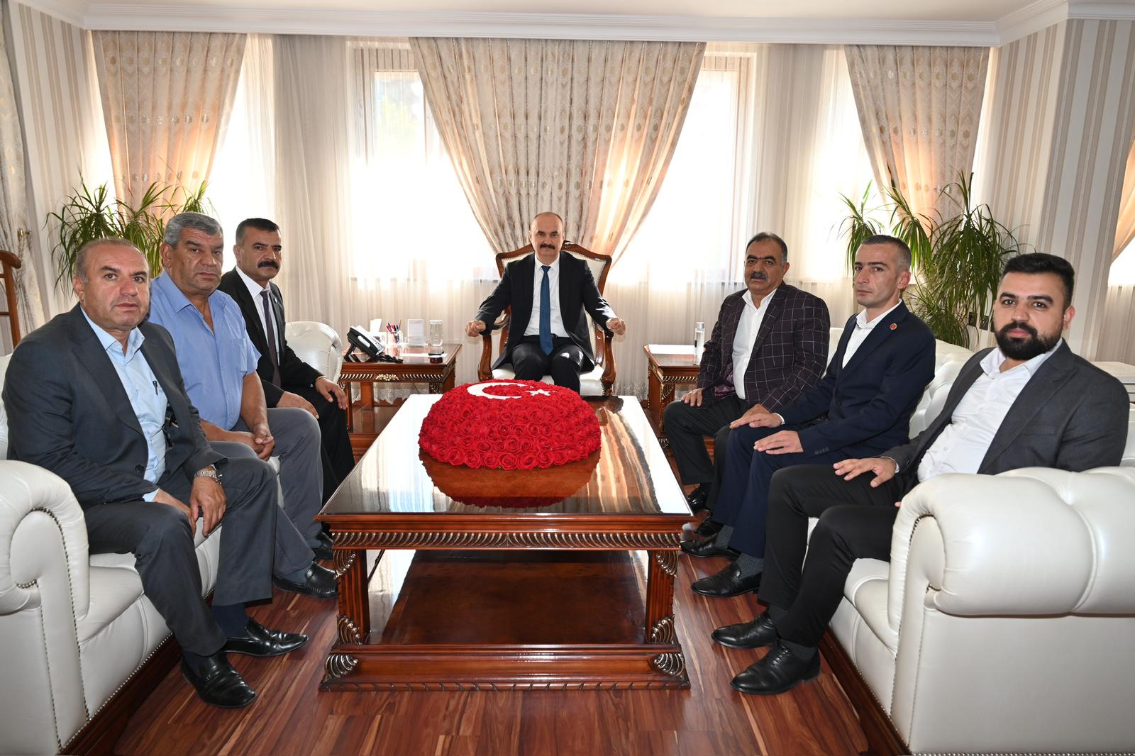 MUHTARLAR DERNEĞİ’NİN YENİ YÖNETİMİNİ KABUL ETTİ