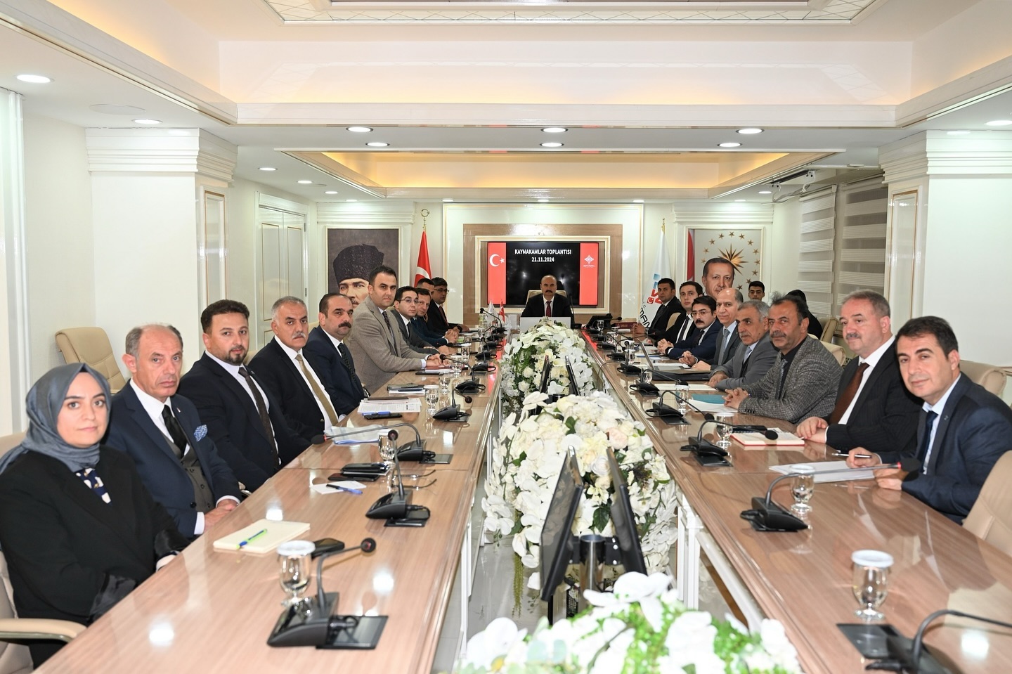 VALİ CANALP BAŞKANLIĞINDA KAYMAKAMLAR TOPLANTISI DÜZENLENDİ