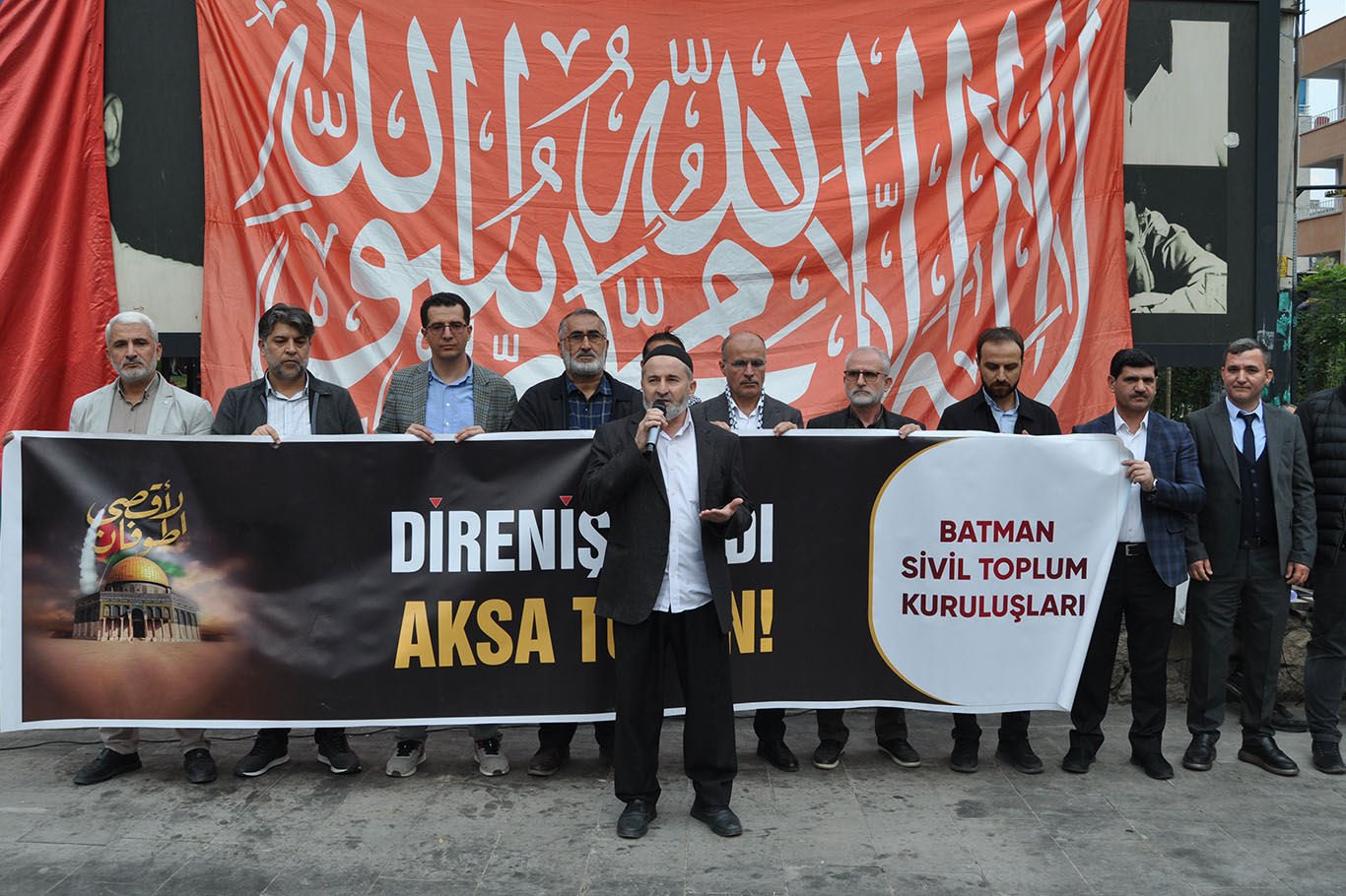 BİNLERCE KİŞİ FİLİSTİN’DEKİ İSLAMİ DİRENİŞE DESTEK İÇİN TOPLANDI