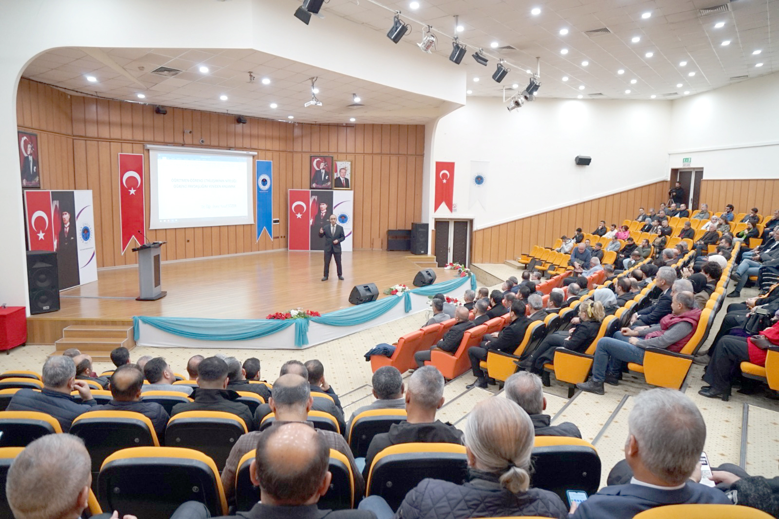 Batman Üniversitesi’nde öğretmenler günü konferansı
