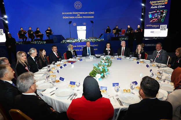 BATMANLI OKUL MÜDÜRÜ, CUMHURBAŞKANI İLE AYNI MASADA