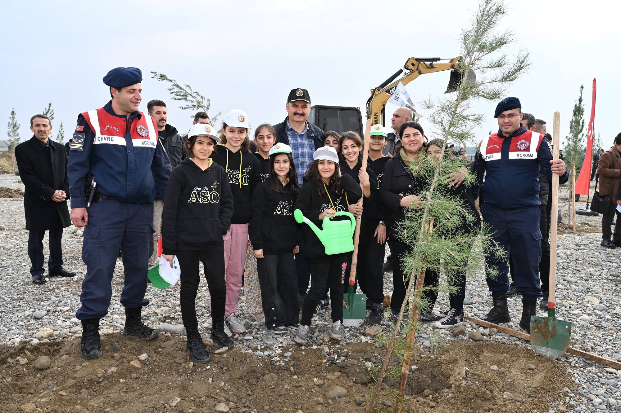 BİNLERCE FİDAN TOPRAKLA BULUŞTURULDU