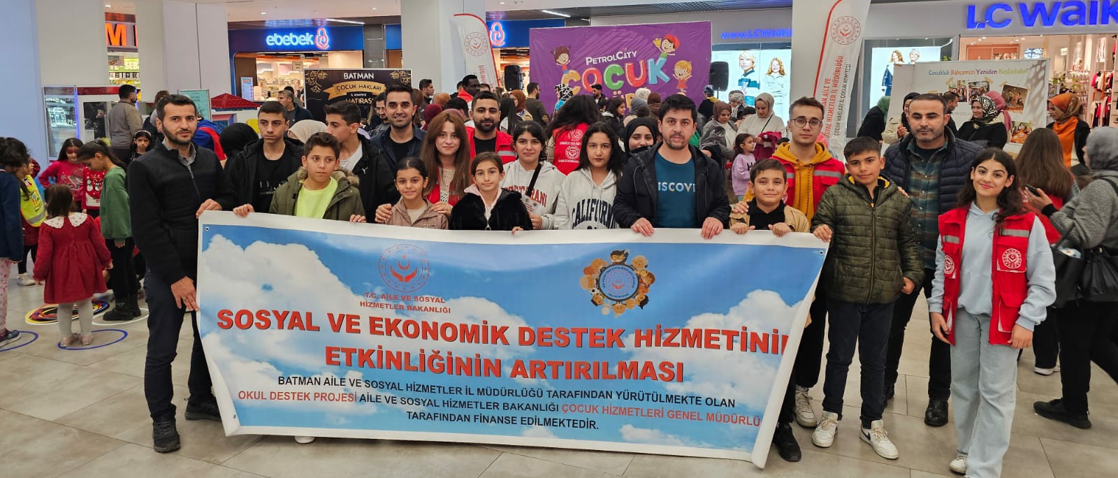 ÇOCUKLAR DÜNYA ÇOCUK HAKLARI GÜNÜ’NDE DOLU DOLU BİR GÜN GEÇİRDİ