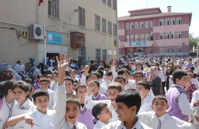 ÖĞRENCİLER İÇİN İLK ARA TATİL BAŞLADI