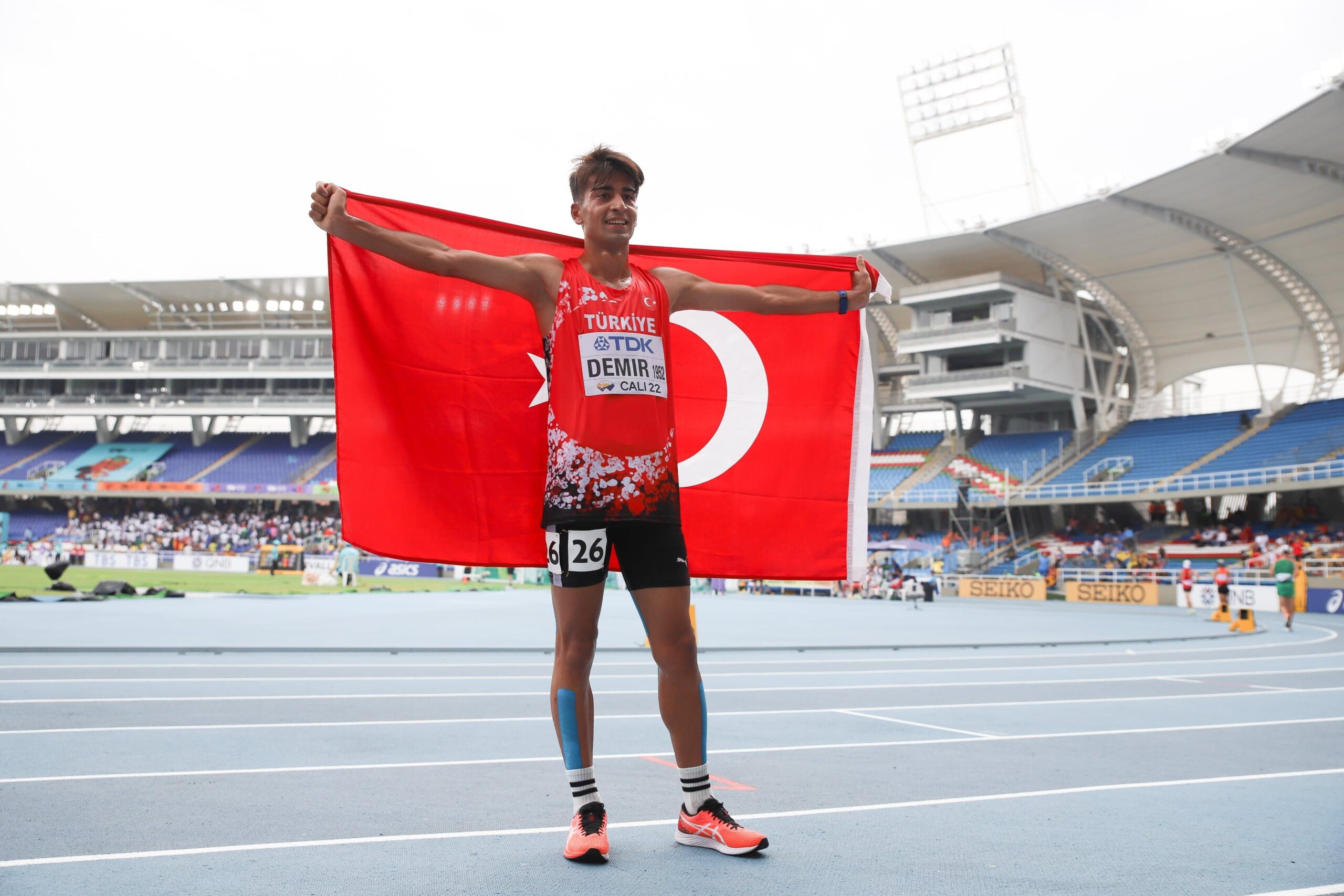 Dünya Şampiyonu Mazlum, Enkaspor’a transfer oldu