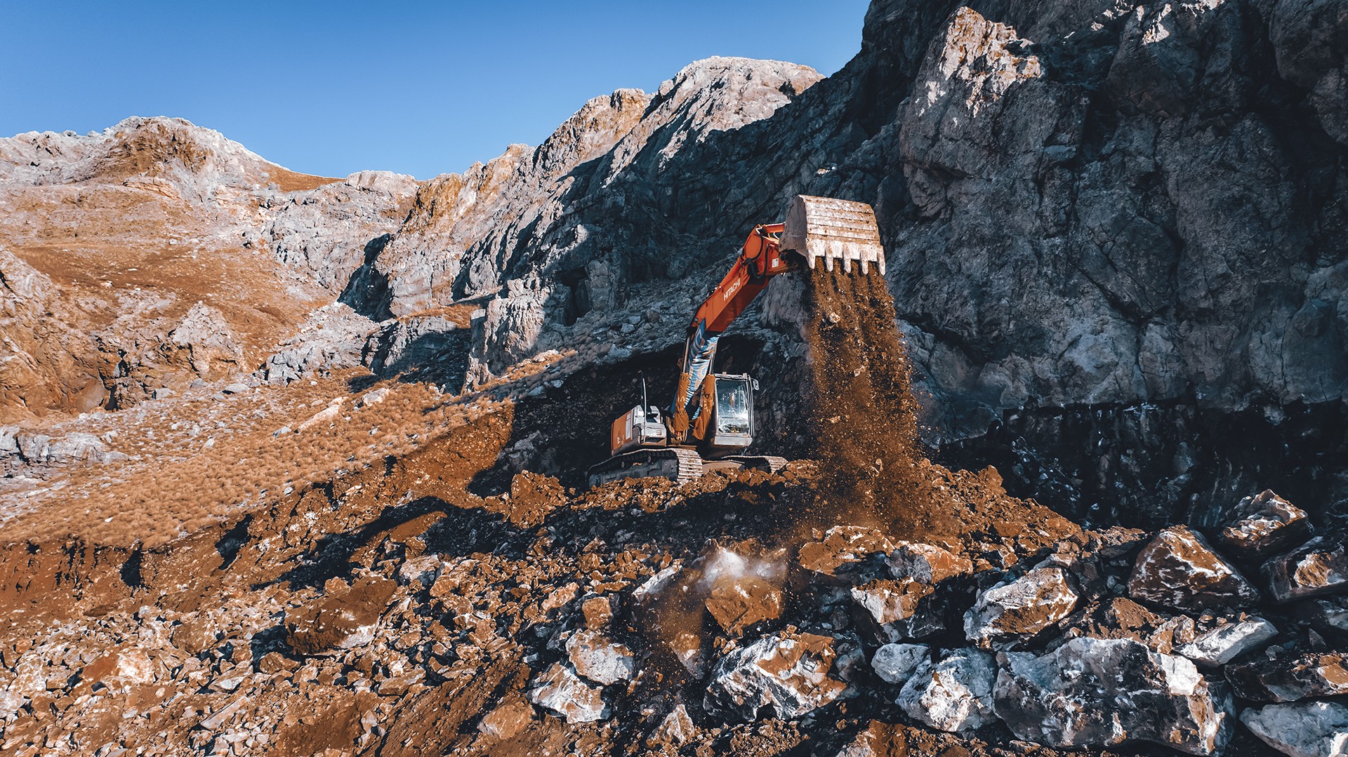 MERETO DAĞI’NDA ÇALIŞMALAR TÜM HIZIYLA DEVAM EDİYOR