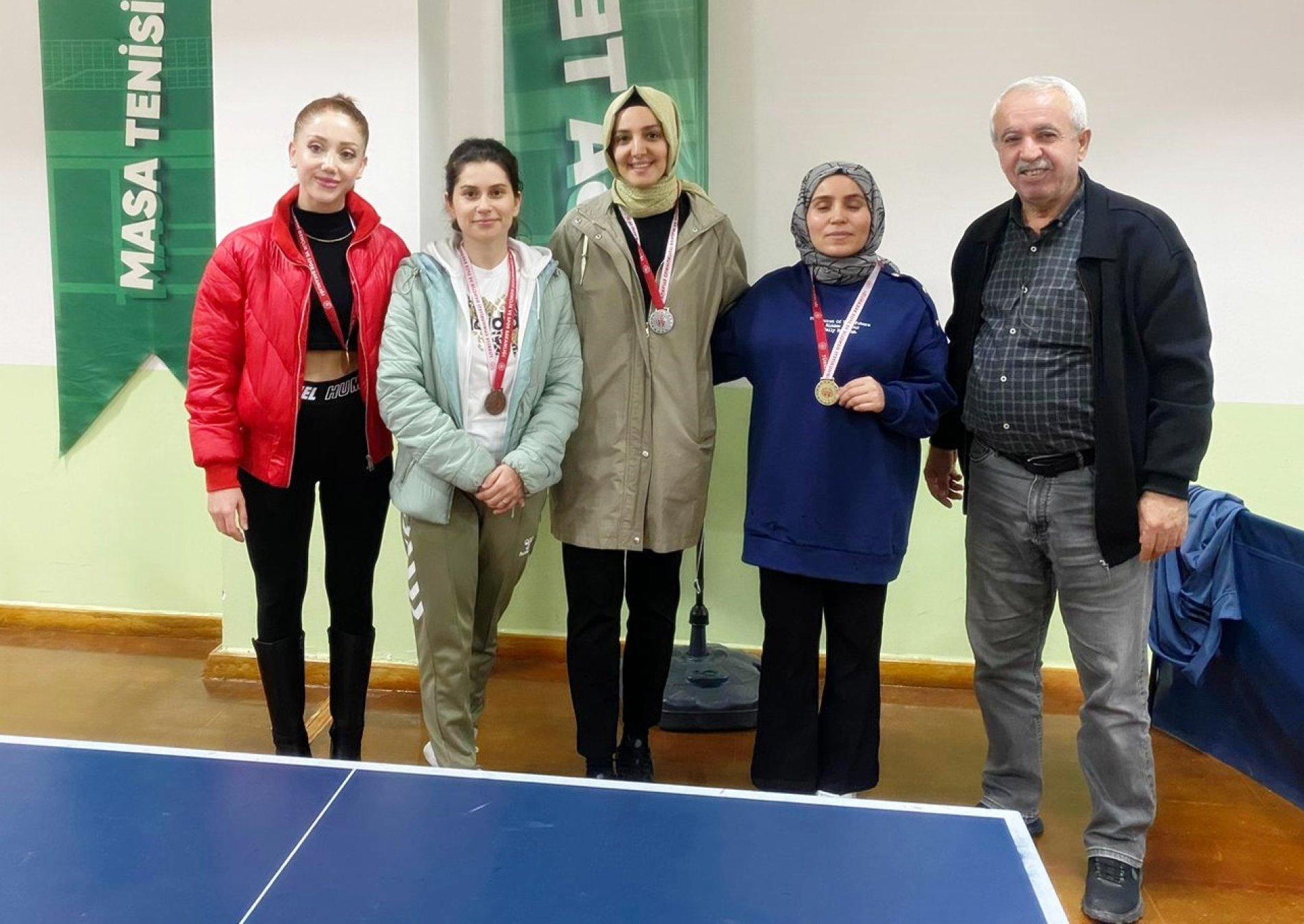 ÖĞRETMENLER ARASI MASA TENİSİ TURNUVASI TAMAMLANDI