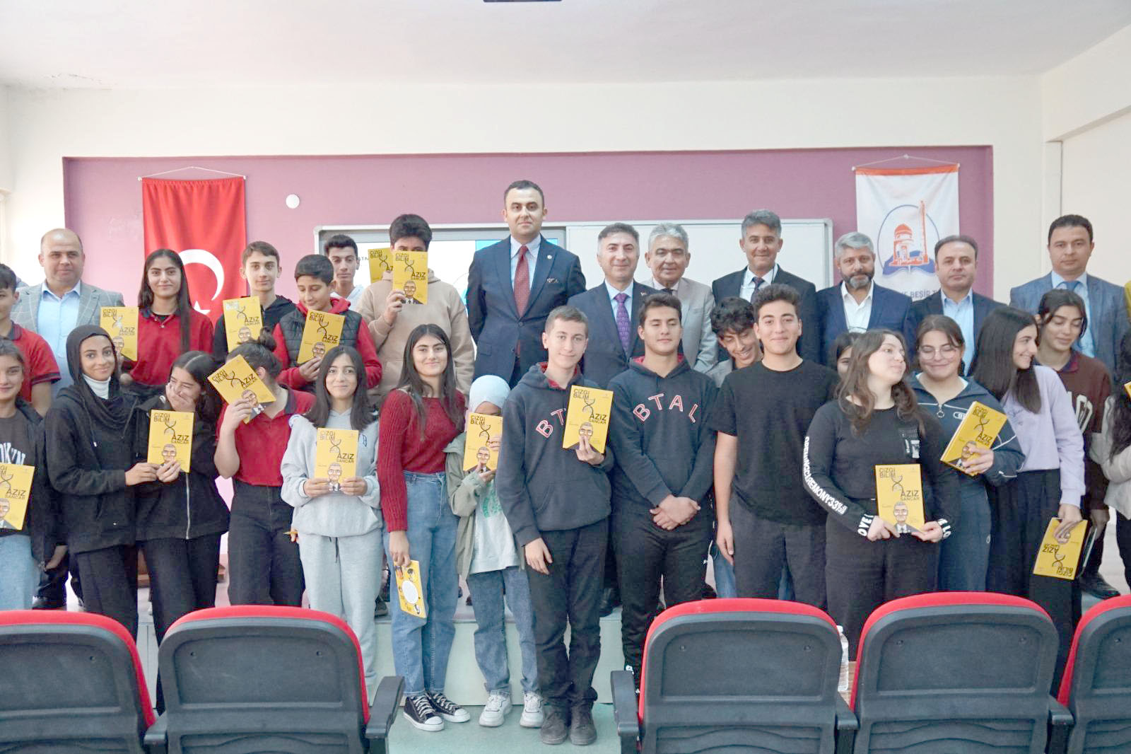 REKTÖR DEMİR, HASANKEYF’TE LİSE ÖĞRENCİLERİYLE BİR ARAYA GELDİ