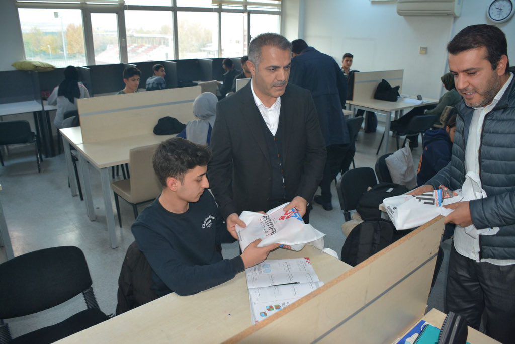 ŞANSİ, GENÇLERLE BİR ARAYA GELDİ