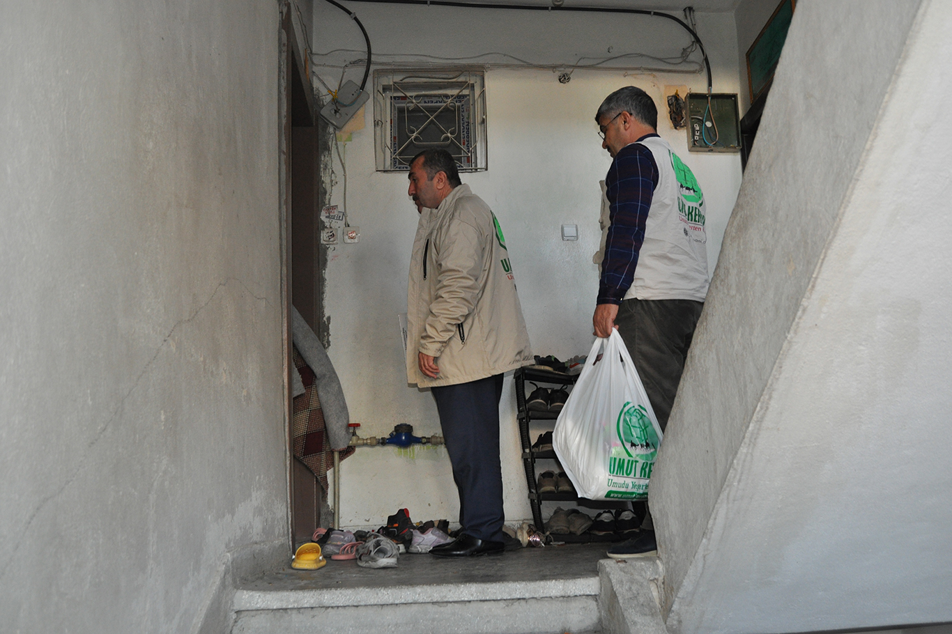 UMUT KERVANI BATMAN’DA YÜZLERCE AİLEYE YARDIMDA BULUNDU