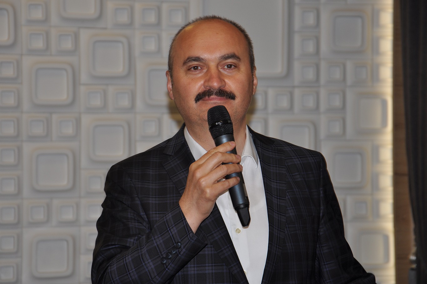 VALİ CANALP’TEN 24 KASIM ÖĞRETMENLER GÜNÜ MESAJI