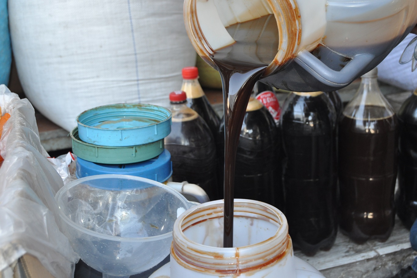 YERLİ VE DOĞAL PEKMEZİN FİYATI CEP YAKIYOR