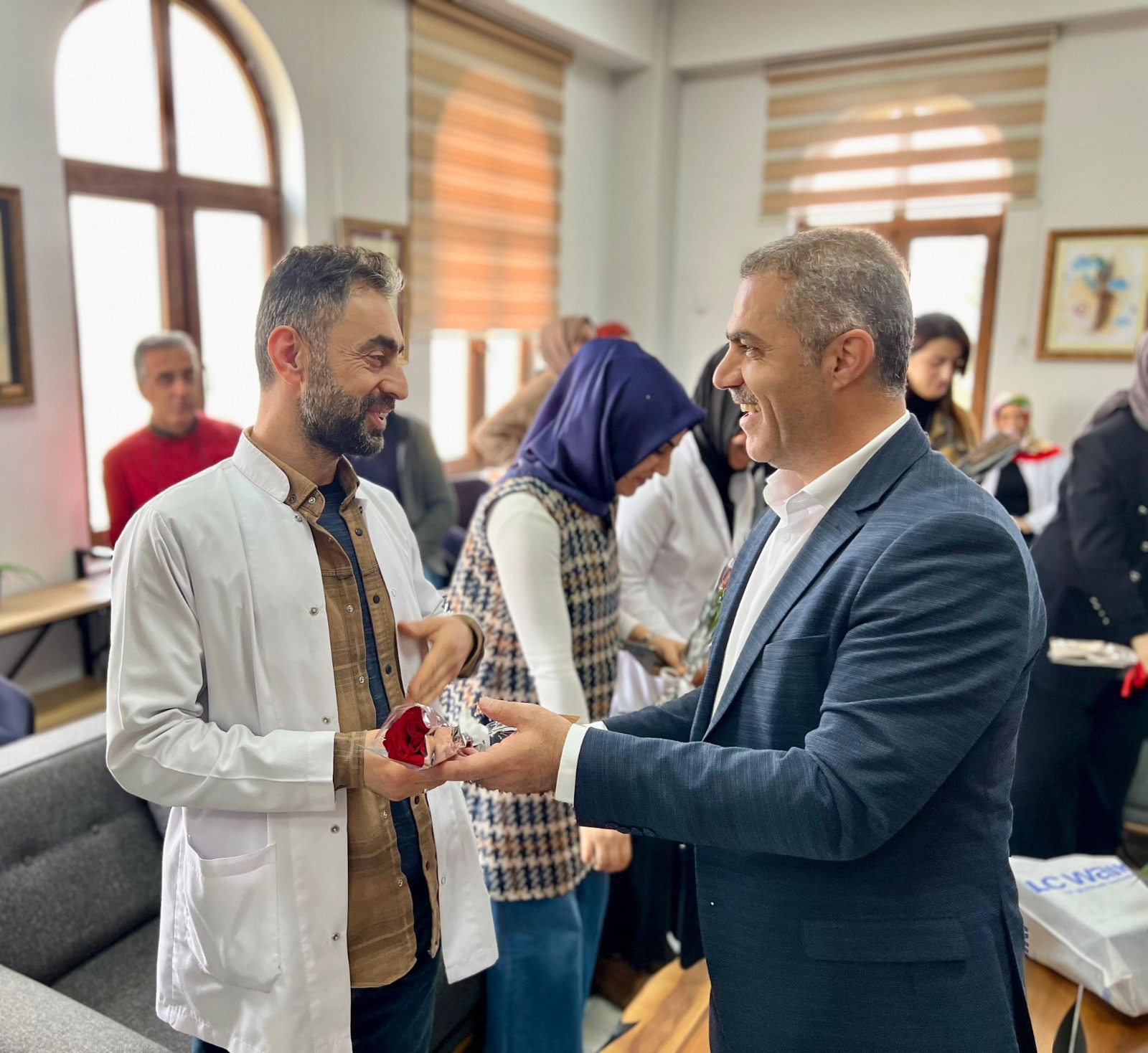 AK PARTİ İL BAŞKANLIĞI’NDAN ÖĞRETMENLER GÜNÜ ZİYARETİ