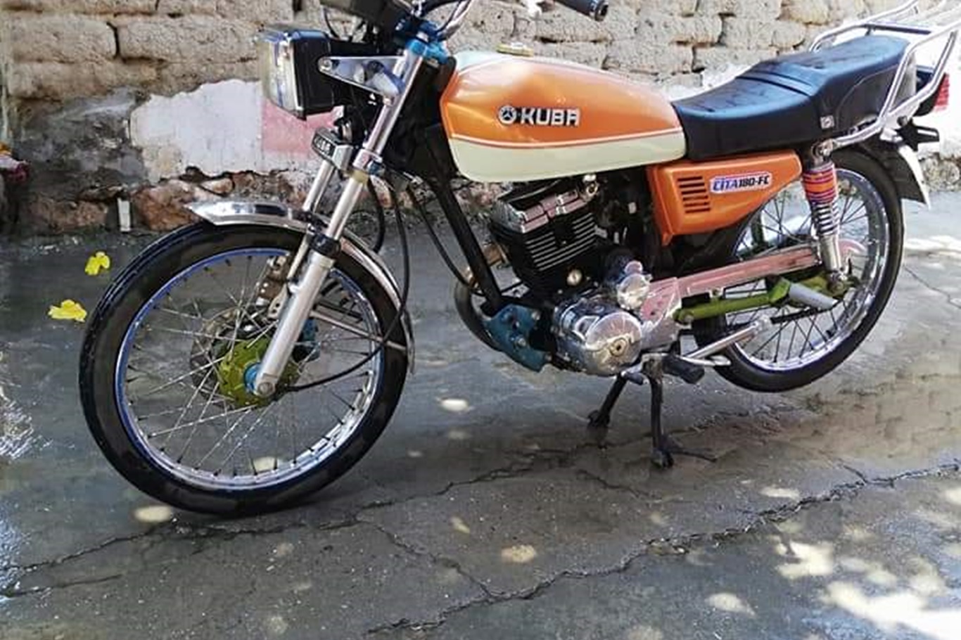 Motosiklet hırsızlığı güvenlik kamerasına yansıdı