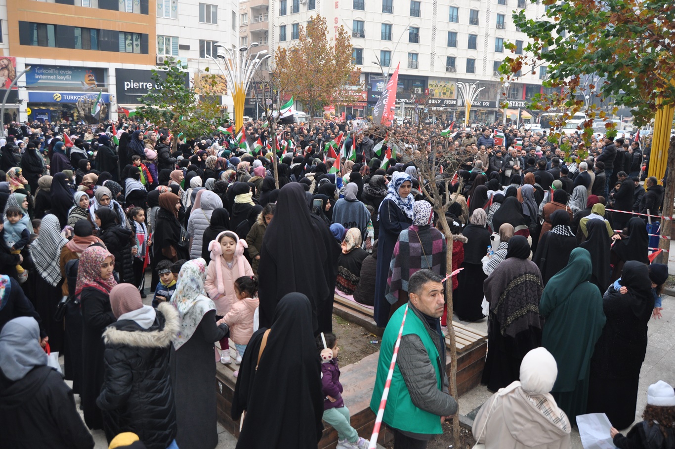 “Gazze’ye Nefes Ol” Temasıyla Kitlesel Basın Açıklaması Yapıldı