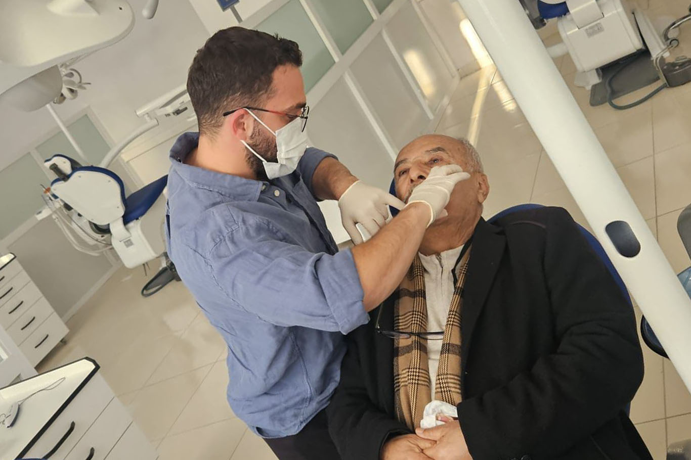 60+ Tazelenme Üniversitesi Öğrencilerine Diş Taraması Yapıldı