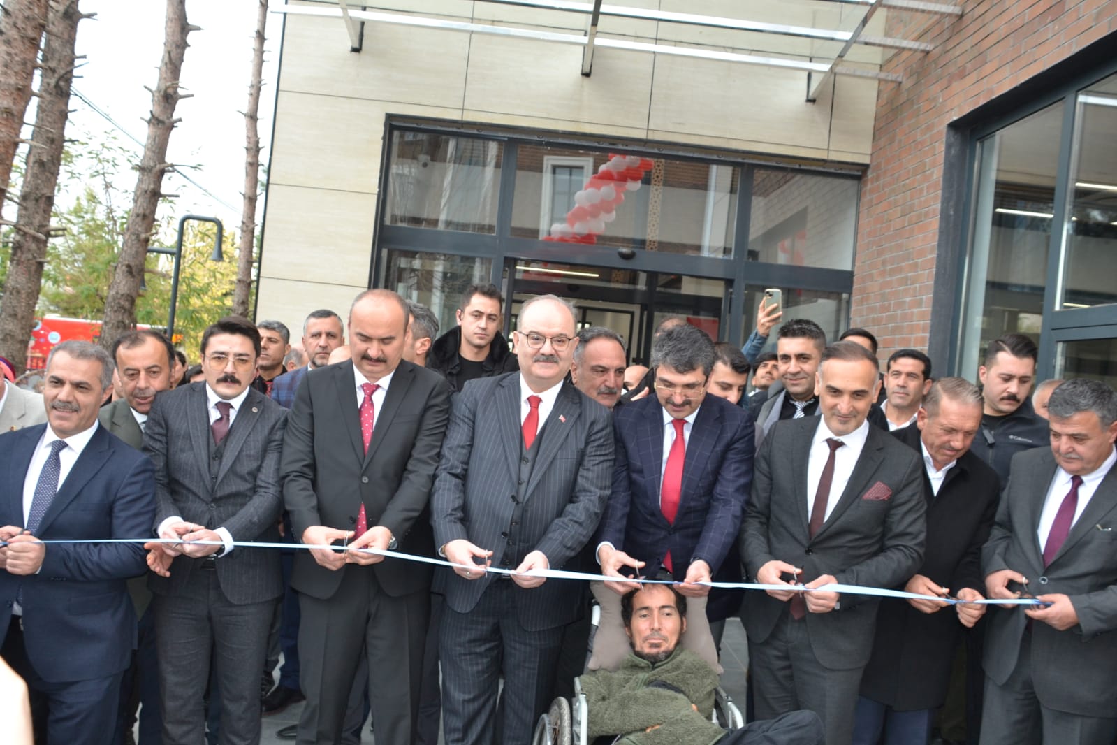 Beşiri’de Modern Halk Kütüphanesi Açıldı