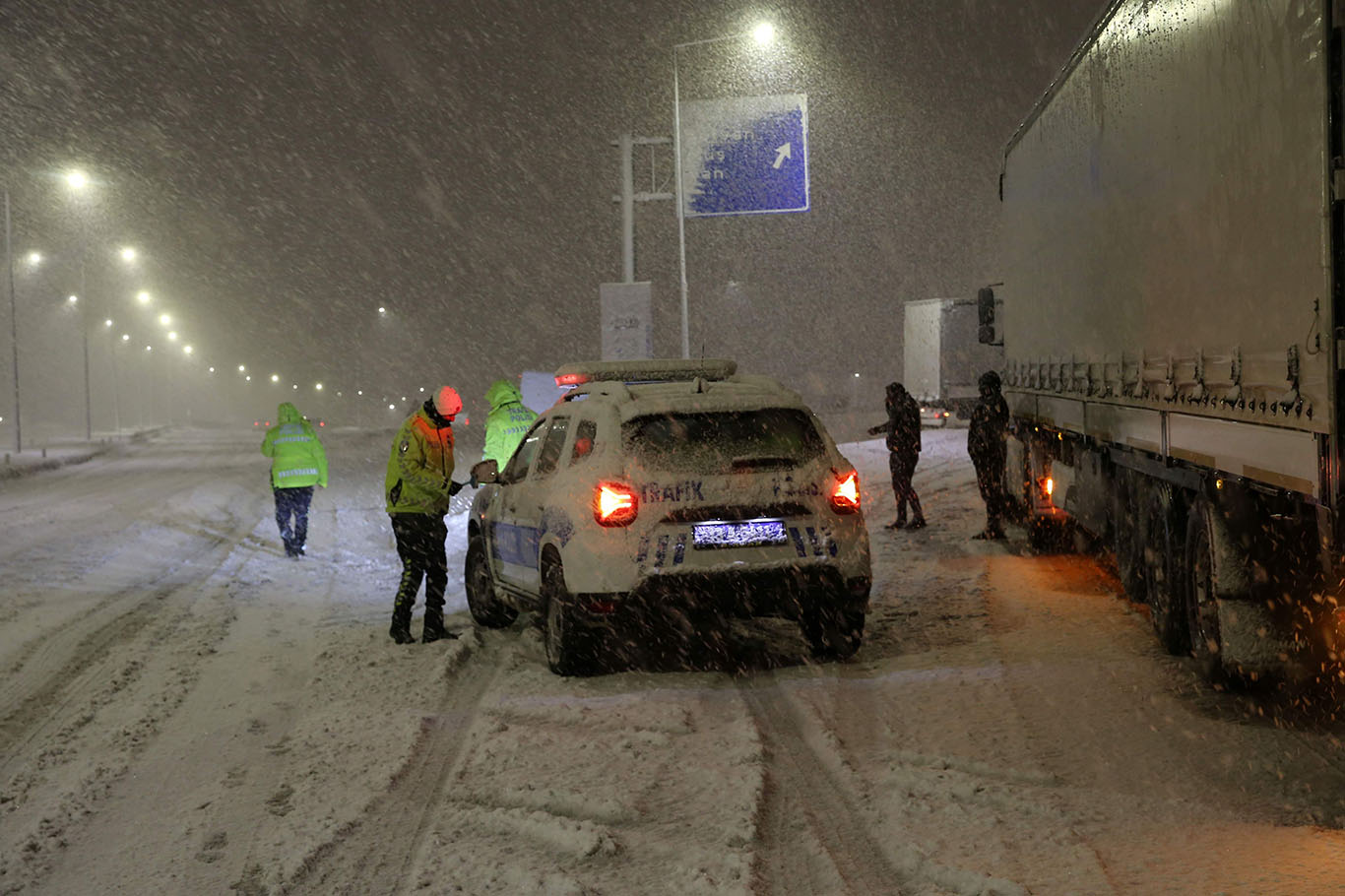 Yağışlı ve kış koşullarına karşı sürücülere kritik uyarı