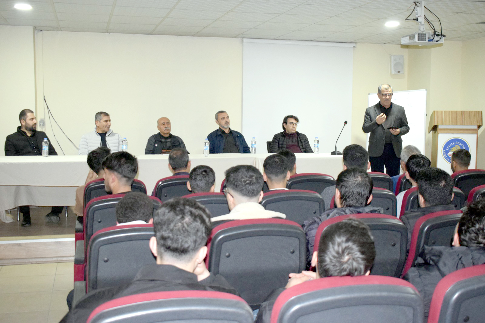 Akademisyenler Öğrencilerle buluştu