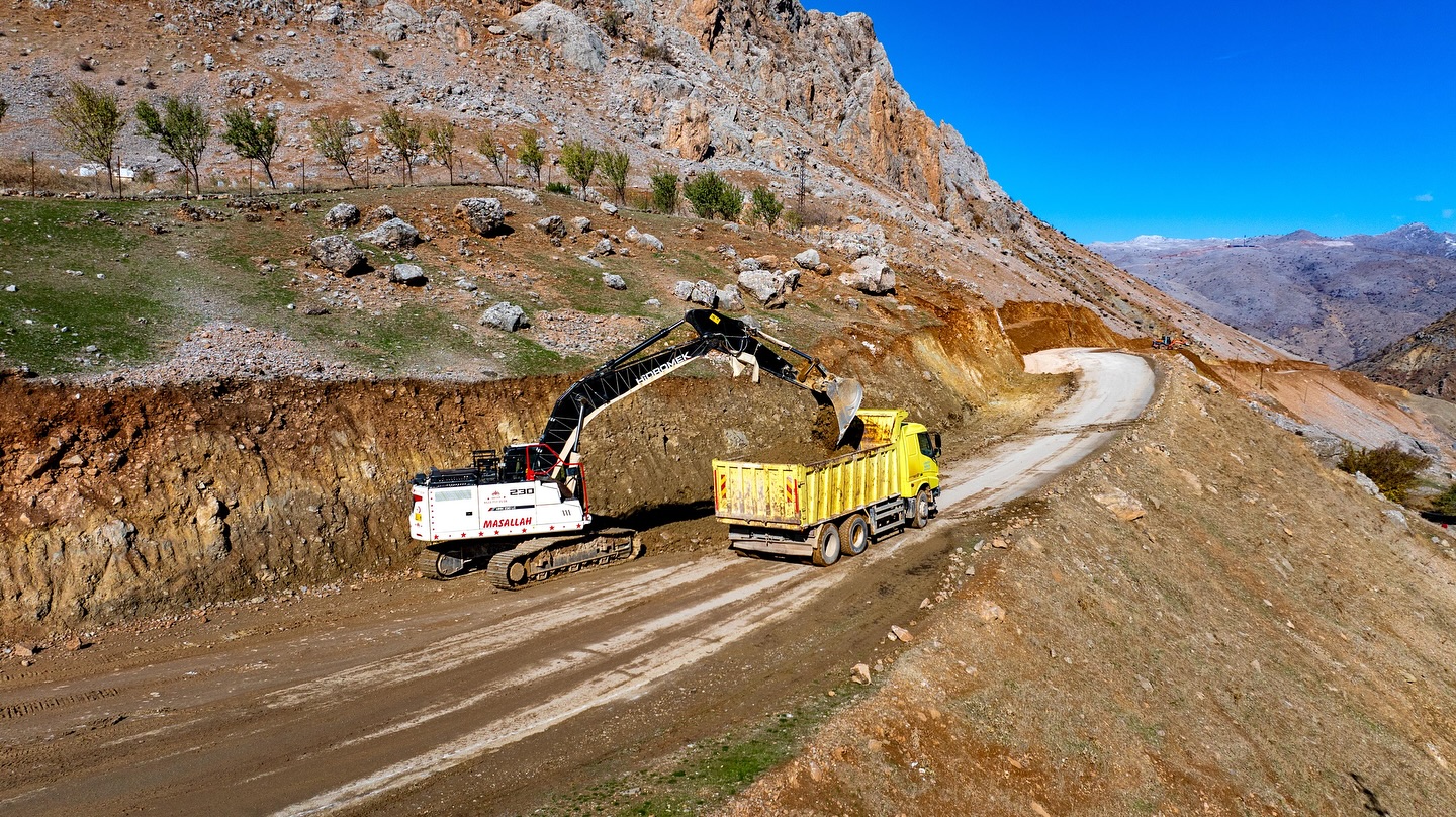 Alıçlı Köy Yolu Genişletildi