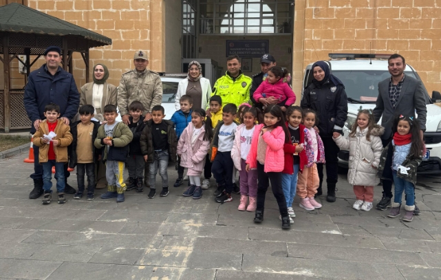 Hasankeyf Anaokulu Öğrencileri Polisleri Ziyaret Etti