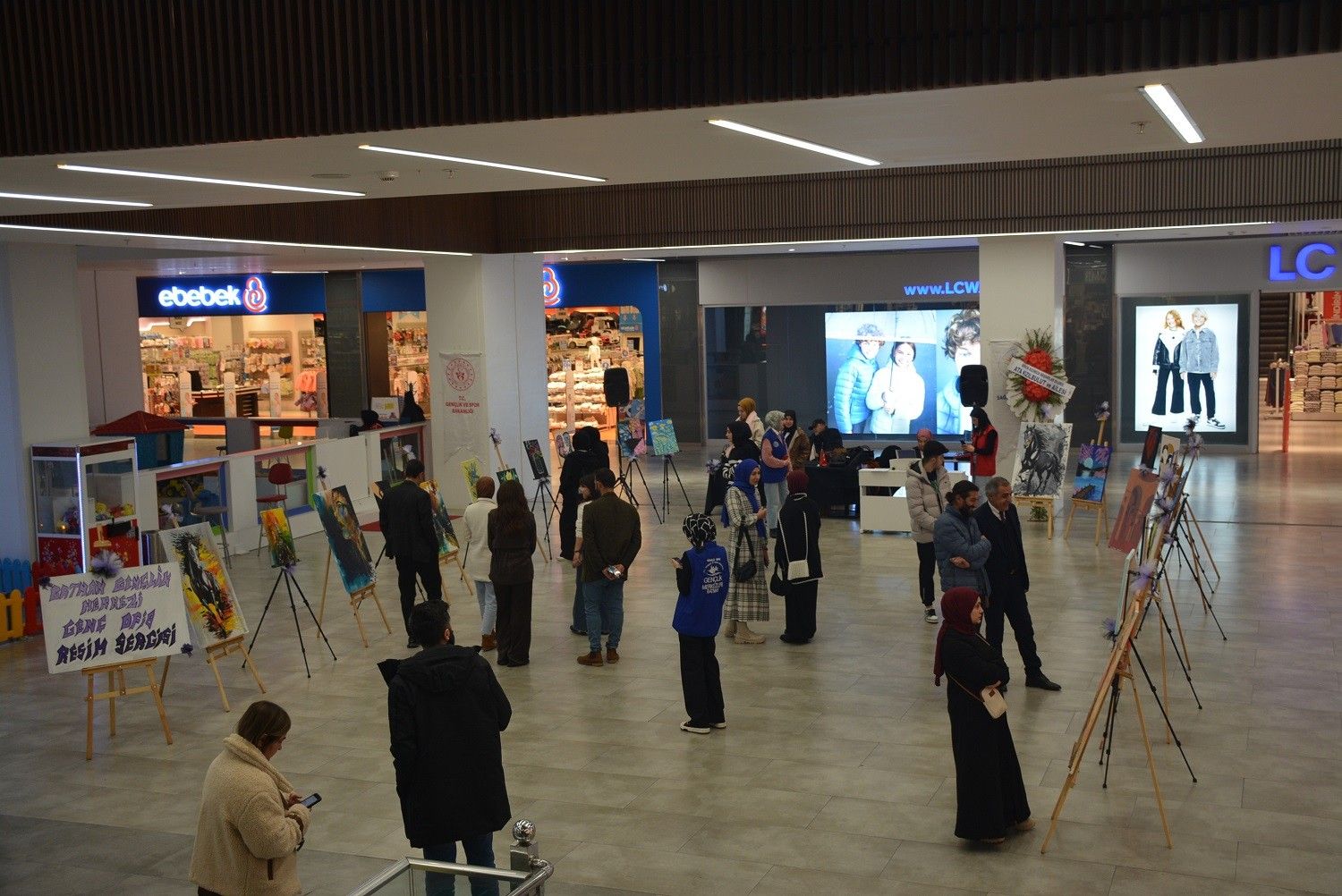 Gençlik Merkezi’nden Anlamlı Resim Sergisi