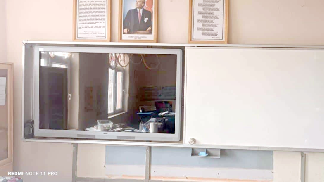 Gercüş’te tüm okullar akıllı tahtalarla donatıldı