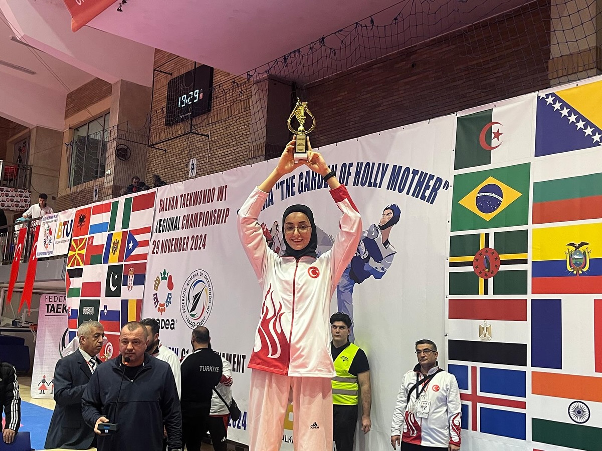 Hayrünnisa İzmir’de Balkan Şampiyonu Oldu