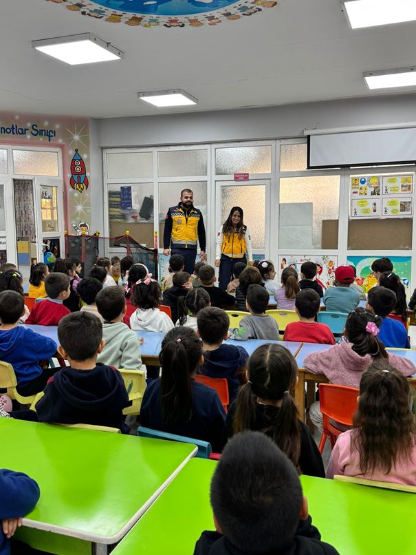 Minik Öğrencilere 112 Acil Sağlık Hizmetleri ve Ambulans Tanıtımı