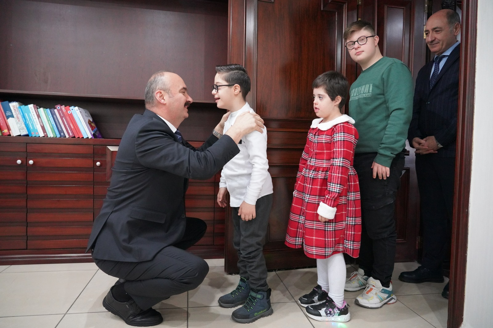 Özel Gereksinimli Çocuklar, Vali Canalp’i Ziyaret Etti