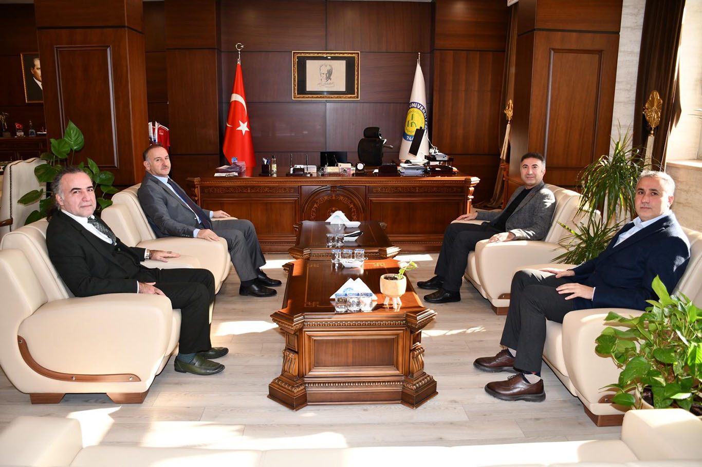 Rektör Demir’den Harran Üniversitesi Rektörü Güllüoğlu’na ziyaret