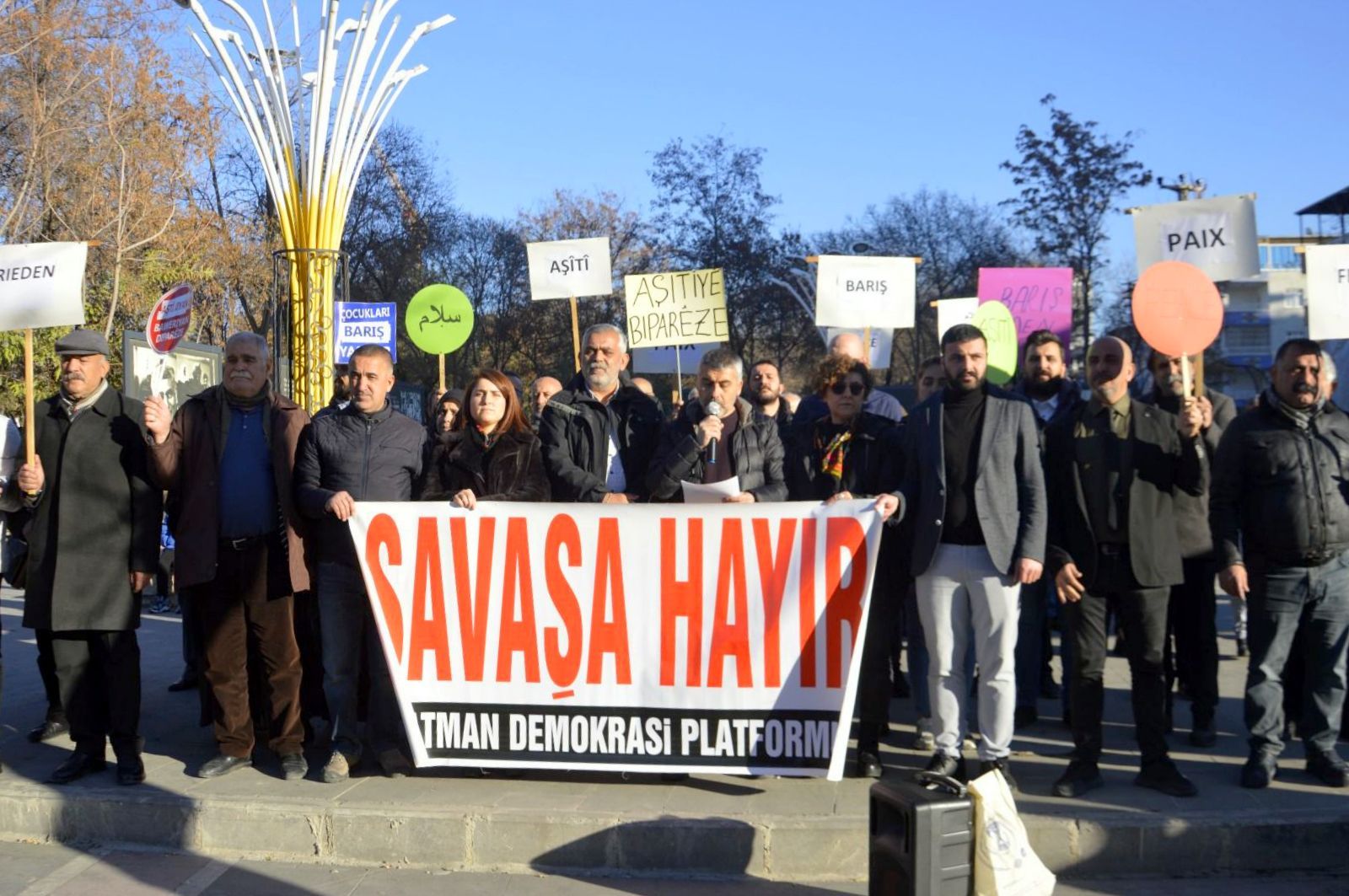 ‘’SAVAŞA KARŞI BARIŞ’IN YANINDAYIZ’’