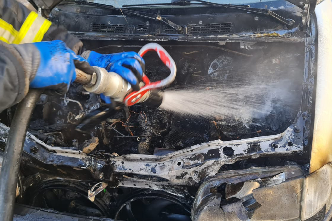 Seyir halindeki kamyonette yangın çıktı