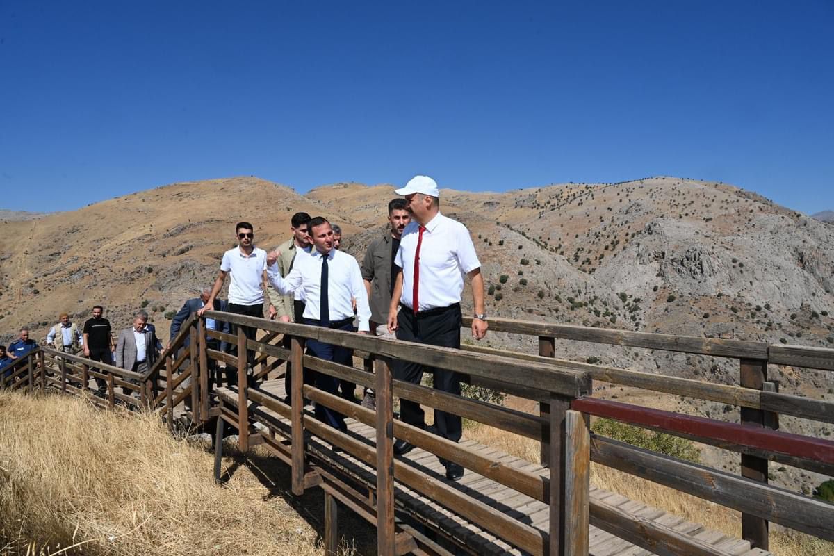 Tarihi Kozluk Kalesi’nde onarım çalışmaları devam ediyor