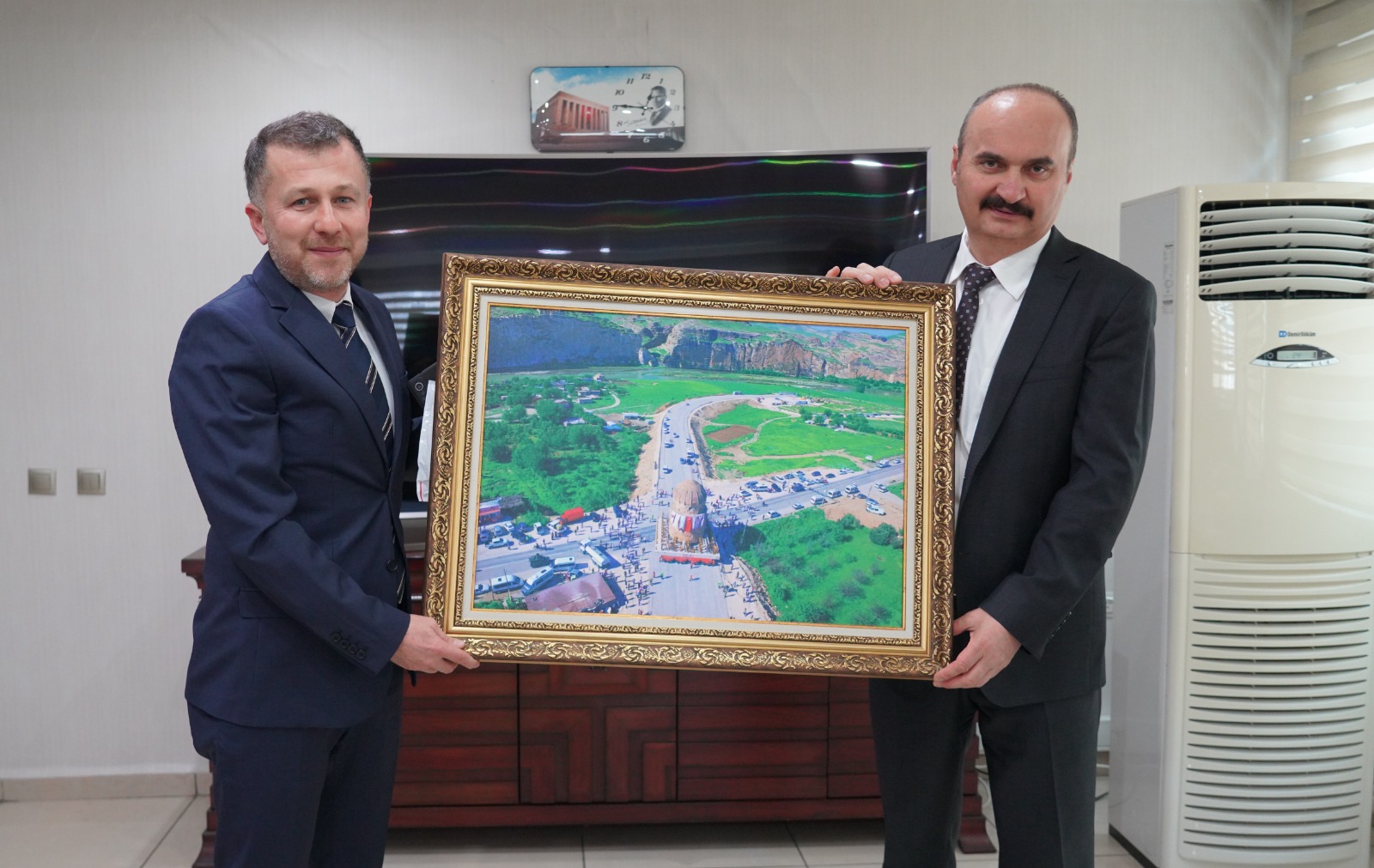 Vali Canalp, DSİ Bölge Müdürü Cihan Aksoy’u Kabul Etti