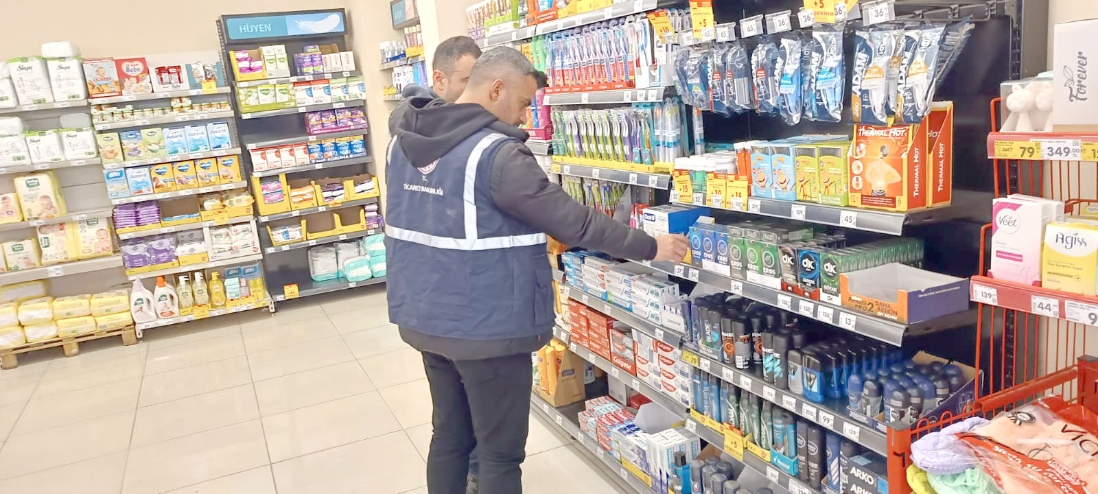 Beşiri’de fiyat etiketi denetimi yapıldı