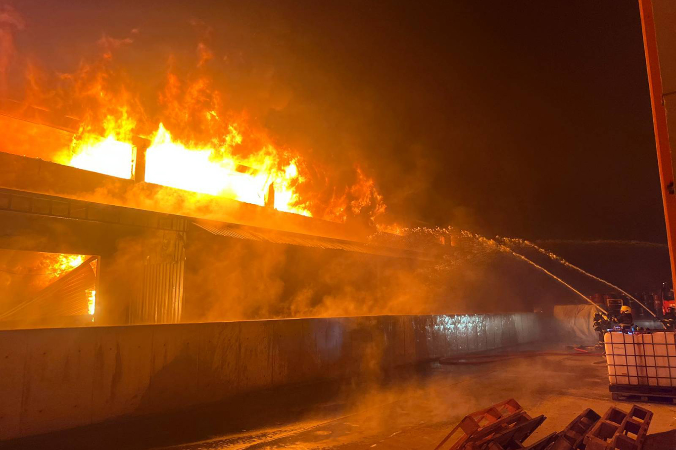 Batman’da mobilya imalathanesi yandı