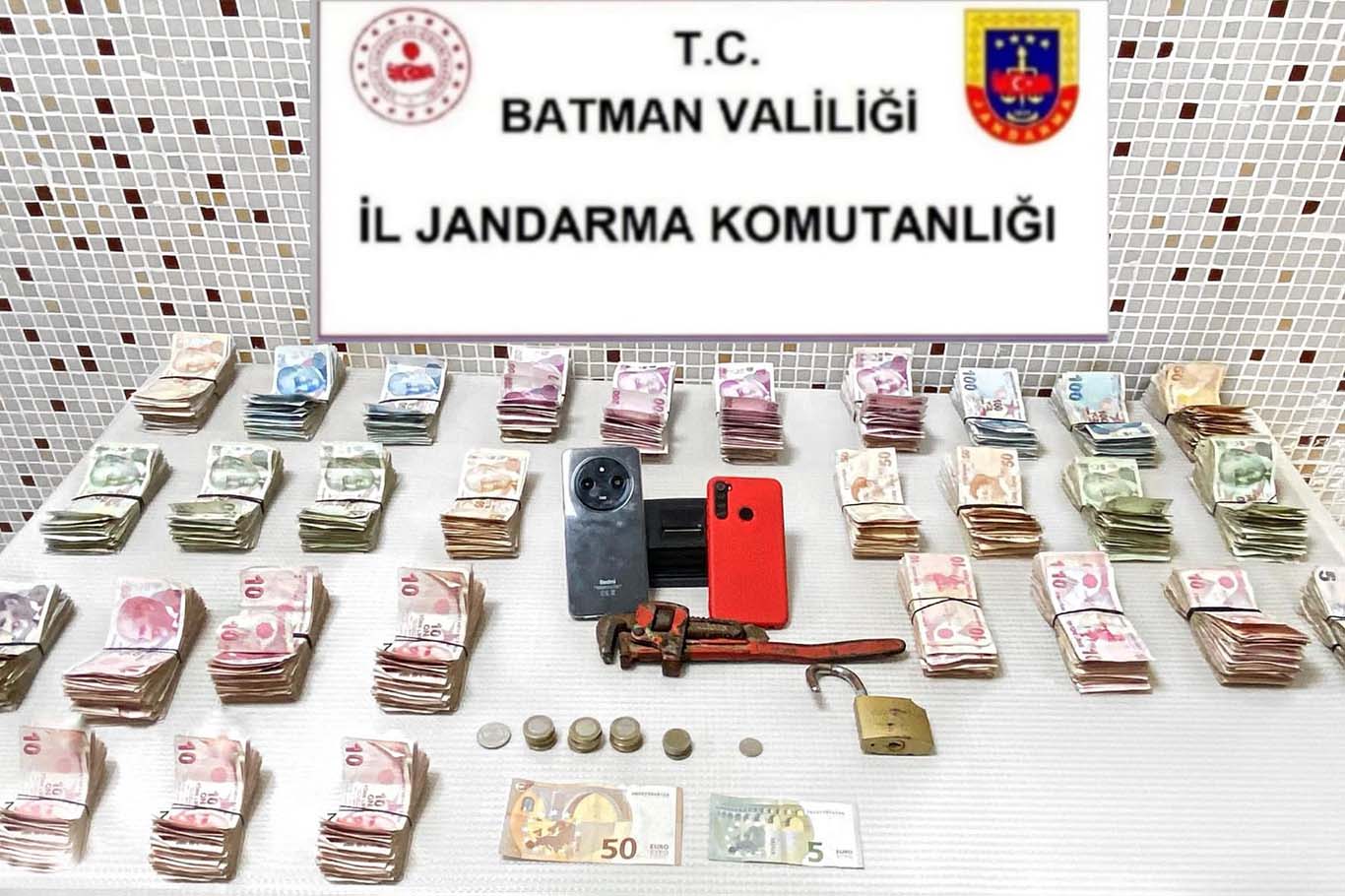 Bu Kadarına Pes! Hayır Kutusundan 200 Bin TL Çaldılar