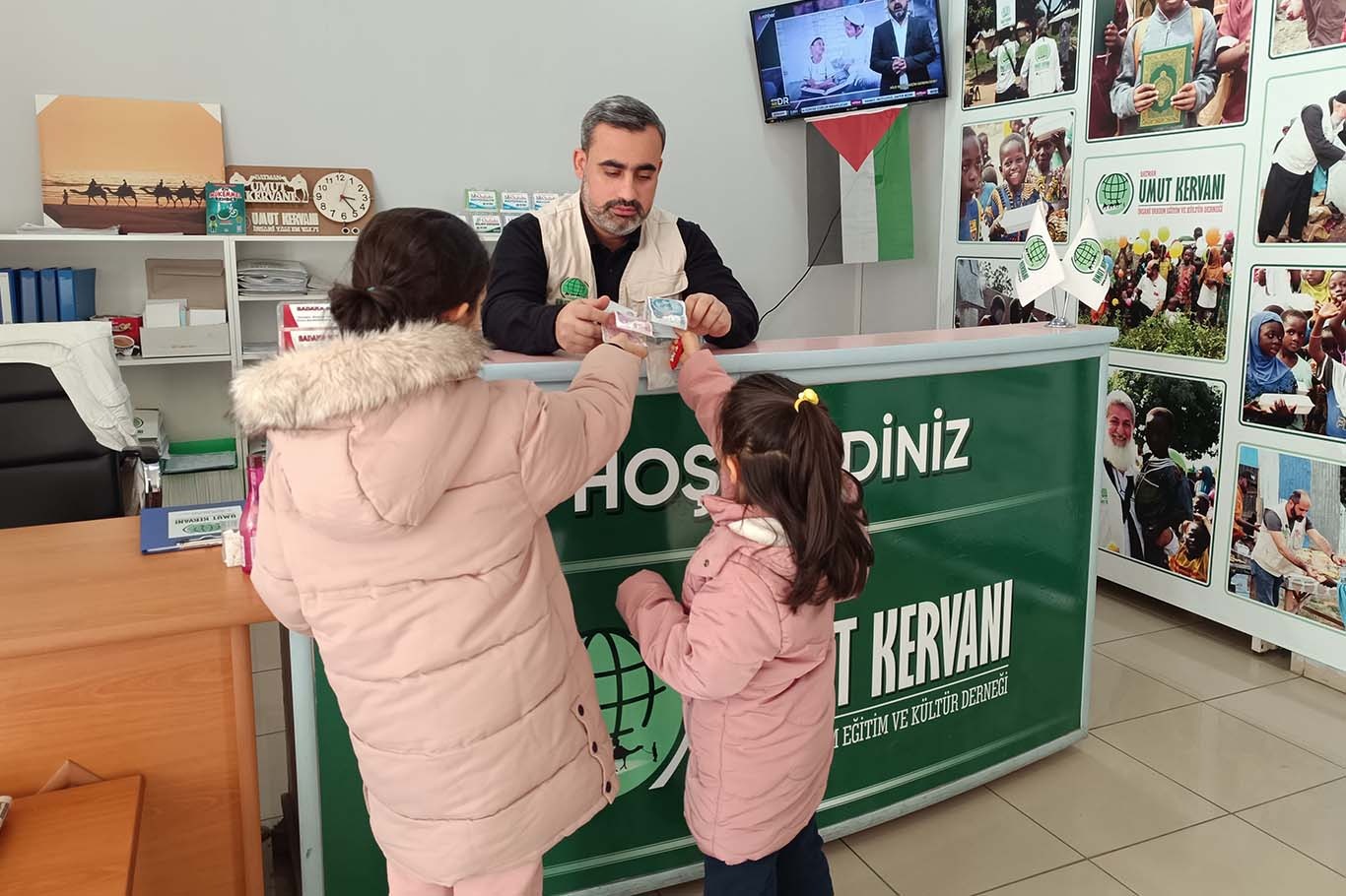 Gazze’ye Anlamlı Karne Hediyesi Bağışı