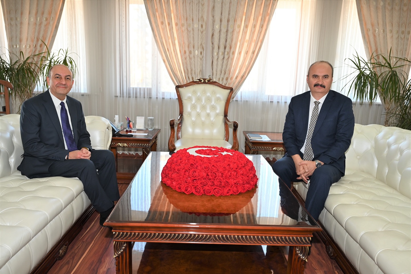 Büyükelçi Çakıl’dan Vali Canalp’a Ziyaret