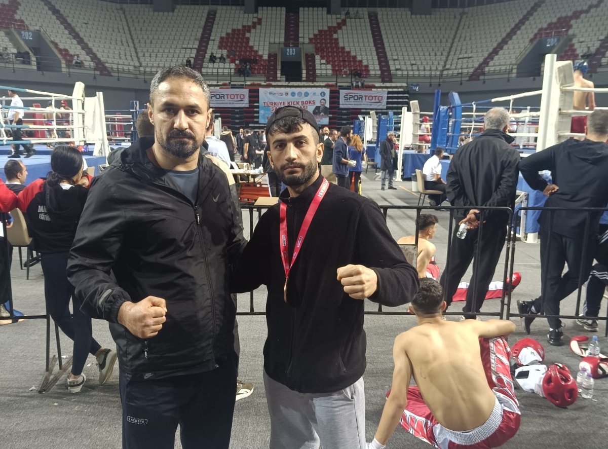 Akay, Kick-Boks’ta Türkiye Üçüncüsü Oldu