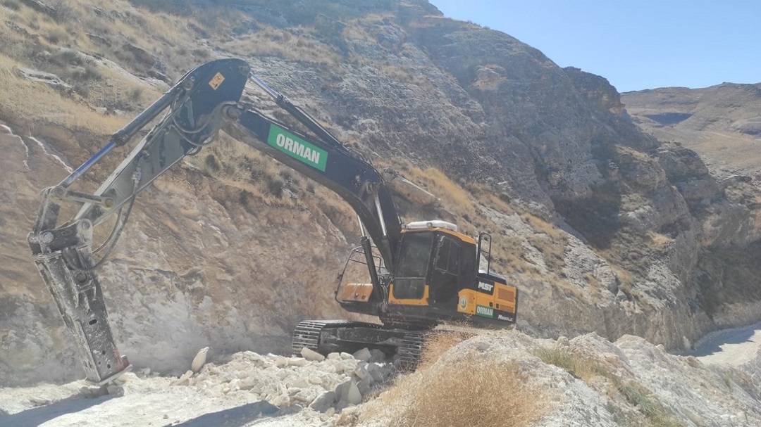 Hasankeyf’te Ağaçlandırma ve Servis Yolu Bakımları Yapıldı