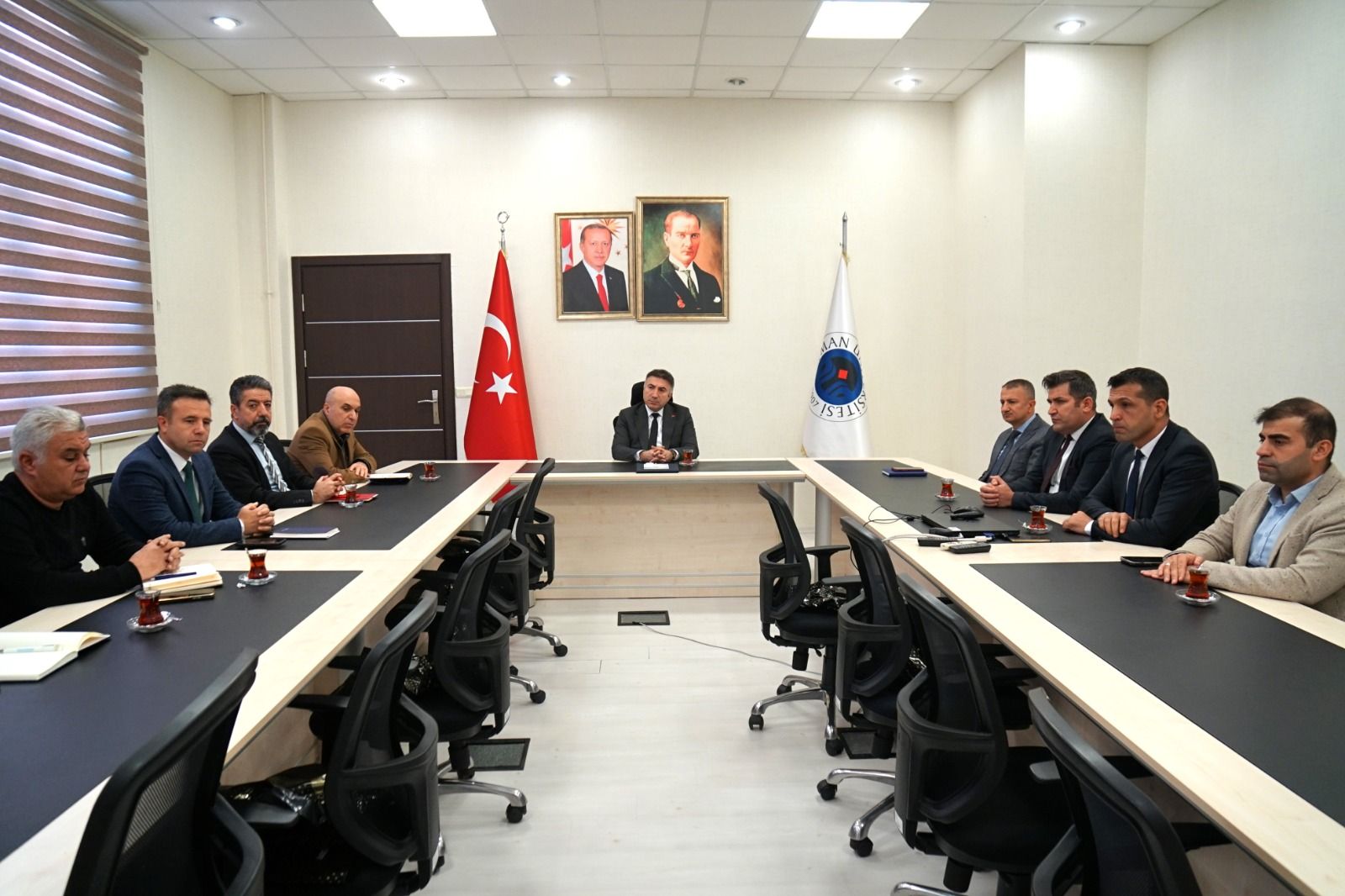 Rektör Demir, Daire Başkanlarıyla Toplantı Yaptı