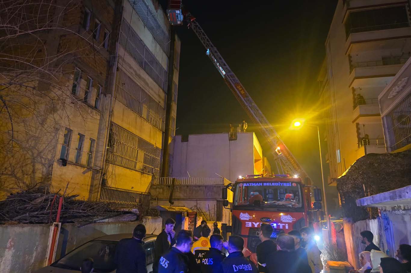 Suriyeli Ailenin Evinde Yangın: 5 Kişi Kurtarıldı