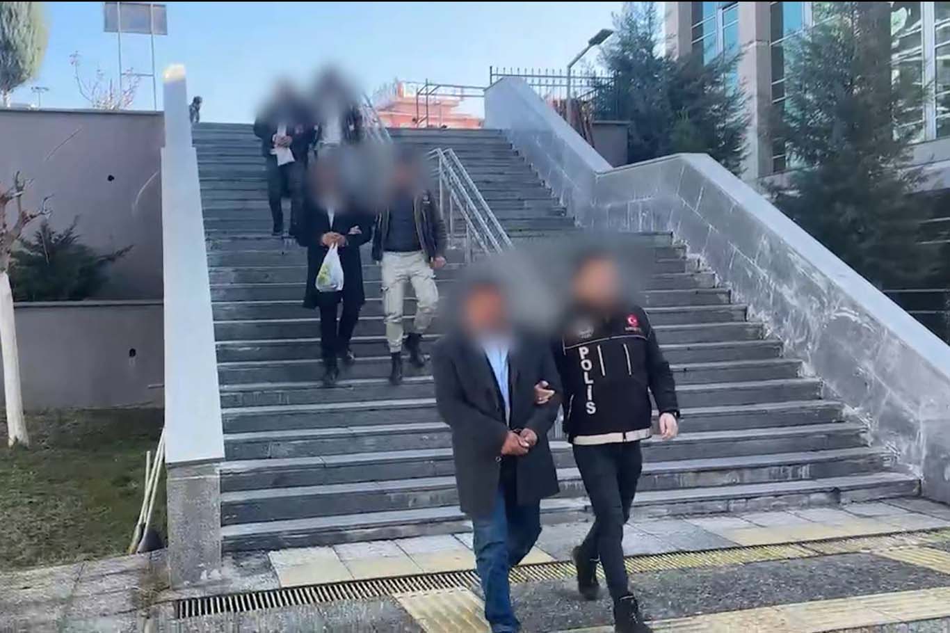 Torbacılara Operasyon: 12 Şüpheli Yakalandı