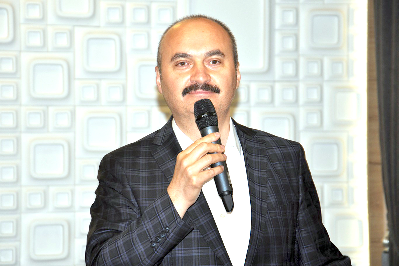 Vali Canalp, 10 Ocak Çalışan Gazeteciler Günü’nü Kutladı