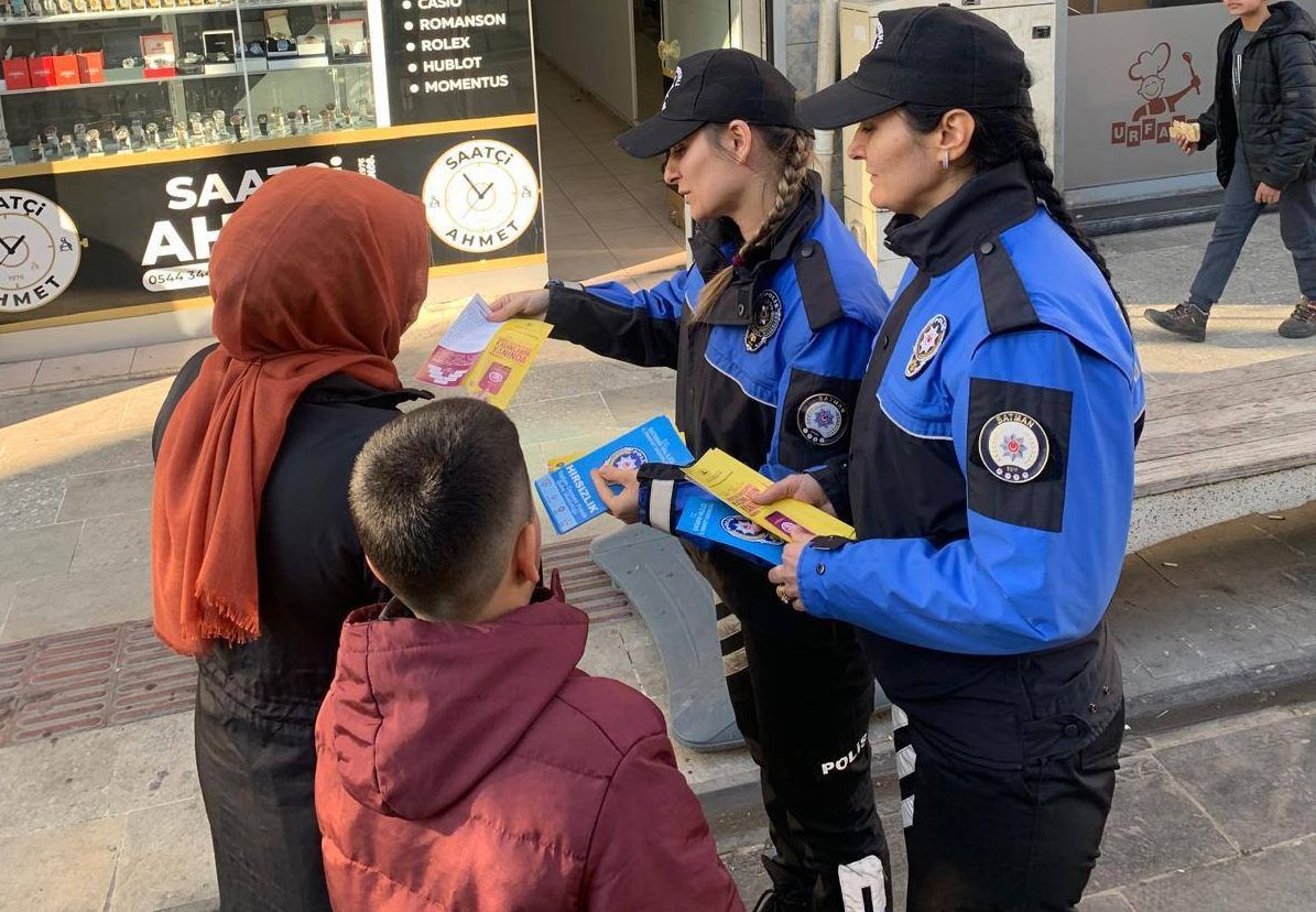 Polis KADES ve Dolandırıcılıkla İlgili Bilgilendirme Yaptı