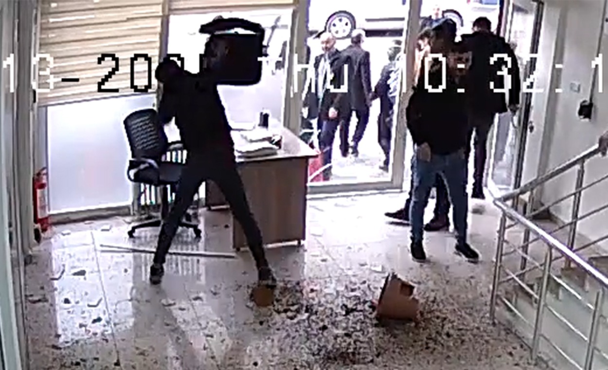 Kaçak Elektrik Cezası Sonrası Şirket Binasına Saldırı