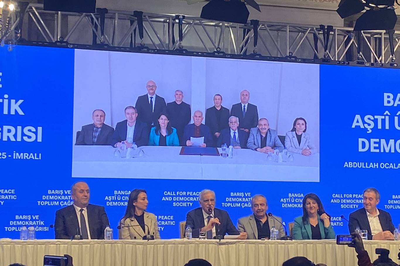 Abdullah Öcalan: “PKK Kendini Feshetmeli ve Tüm Gruplar Silah Bırakmalı”